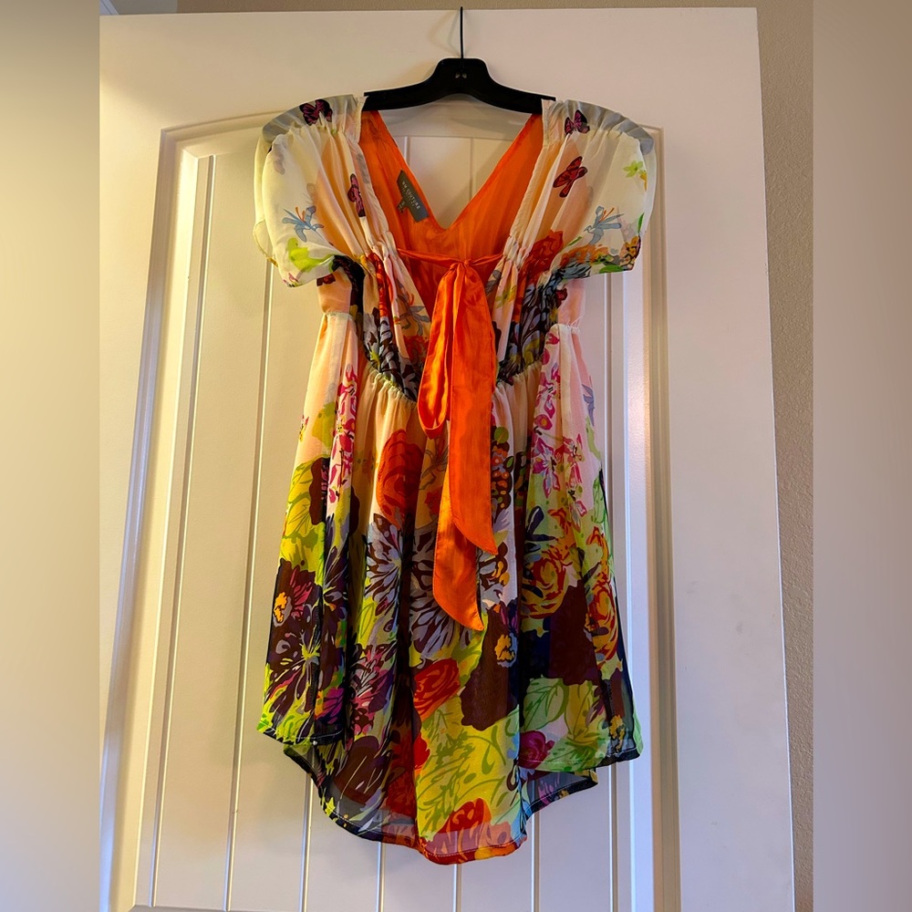MM Couture Blouse.  Floral Butterfly Tie Front, Size Small.  Fully Lined.